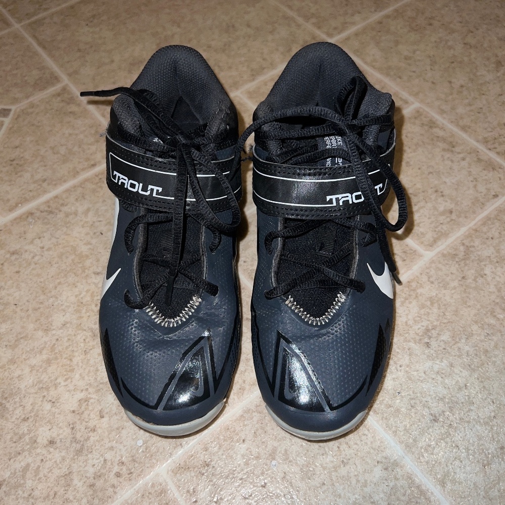 Nike fastflex trout sneakers cleats